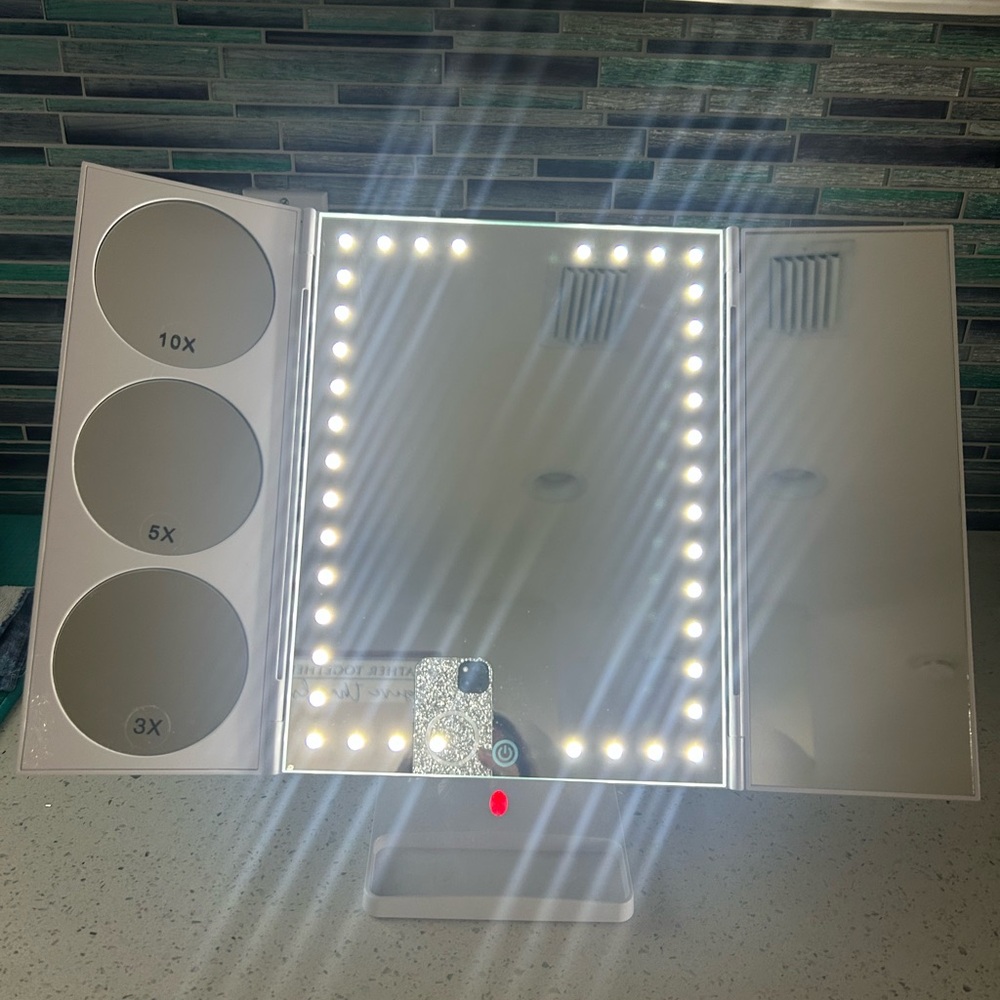 Bluetooth LED Makeup Mirror - Reduced!!!